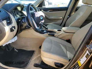 2015 BMW X1 xDrive28i z VIN WBAVL1C5XFVY35610, wystawiony jako Copart lot #54063125 z przebiegiem 115 279 mil mil oraz Szkoda całkowita • Salvage title. Historia ofert i sprzedaży dostępna na DreamBid. Obrazek 7.