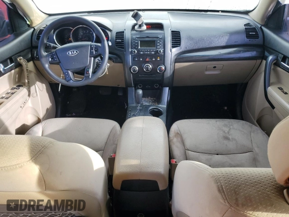 2013 Kia Sorento LX z VIN 5XYKTCA66DG423668, wystawiony jako Copart lot #43718905 z przebiegiem 201 892 mil mil oraz Szkoda całkowita • Salvage title. Historia ofert i sprzedaży dostępna na DreamBid. Obrazek 8.