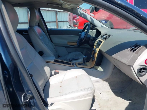 2010 Volvo V50 with VIN YV1382MW3A2540085, listed as a IAAI auction lot 41831999 with 137,173 mi miles. Bid and sale history available at carsss.com. Image 5.