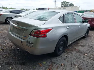 2014 Nissan Altima SV with VIN 1N4AL3AP5EC326056, listed as a IAAI auction lot 42143855 with 272,178 mi miles and . Bid and sale history available at carsss.com. Image 4.