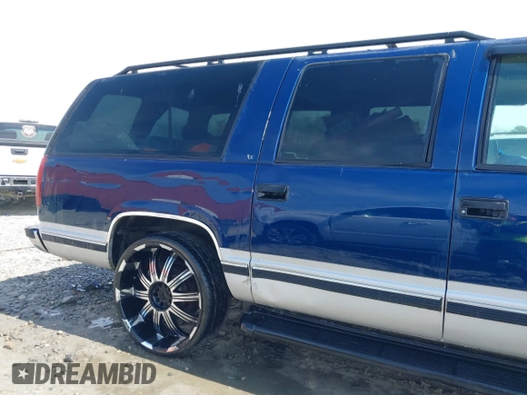 1996 Chevrolet Suburban with VIN 1GNEC16R3TJ375251, listed as a IAAI auction lot 41687460 with 262,907 mi miles. Bid and sale history available at carsss.com. Image 6.