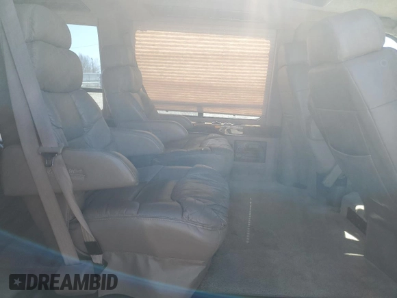 2000 GMC Savana z VIN 1GDFG15R7Y1172918, wystawiony jako Copart lot #46619805 z przebiegiem 284 116 mil mil oraz Szkoda całkowita • Salvage title. Historia ofert i sprzedaży dostępna na DreamBid. Obrazek 11.