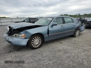 2004 Lincoln Town Car Signature z VIN 1LNHM81W04Y619547, wystawiony jako Copart lot #58493425 z przebiegiem 127 411 mil mil oraz Szkoda całkowita • Salvage title. Historia ofert i sprzedaży dostępna na DreamBid. Obrazek 1.