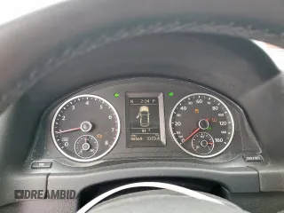 2012 Volkswagen Tiguan SE z VIN WVGAV7AX2CW575871, wystawiony jako Copart lot #58050865 z przebiegiem 96 569 mil mil oraz Szkody całkowita. Historia ofert i sprzedaży dostępna na DreamBid. Obrazek 9.