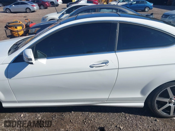 2015 Mercedes-Benz C-Class C 250 with VIN WDDGJ4HB3FG389019, listed as a IAAI auction lot 41220328 with 1 mi miles. Bid and sale history available at carsss.com. Image 13.