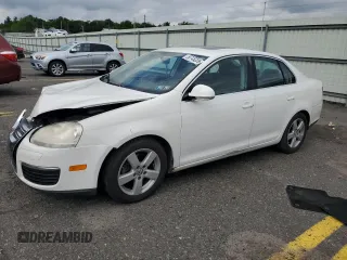 2009 Volkswagen Jetta SE z VIN 3VWRM71K39M057367, wystawiony jako Copart lot #58745235 z przebiegiem 130 647 mil mil oraz Szkoda całkowita • Salvage title. Historia ofert i sprzedaży dostępna na DreamBid. Obrazek 1.