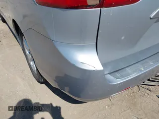 2015 Toyota Sienna LE AAS with VIN 5TDKK3DC5FS642583, listed as a IAAI auction lot 42110445 with 61,668 mi miles. Bid and sale history available at carsss.com. Image 17.