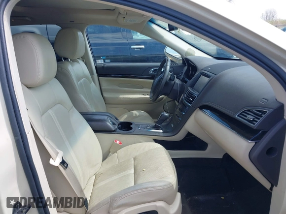 2014 Lincoln MKT EcoBoost z VIN 2LMHJ5AT0EBL56623, wystawiony jako IAAI lot #41940920 z przebiegiem 138 911 mil mil oraz . Historia ofert i sprzedaży dostępna na DreamBid. Obrazek 5.