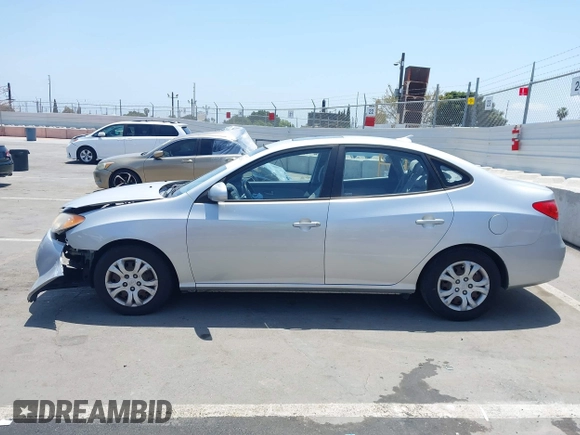 2009 Hyundai Elantra GLS z VIN KMHDU46D89U716718, wystawiony jako IAAI lot #42282841 z przebiegiem 130 843 mil mil oraz . Historia ofert i sprzedaży dostępna na DreamBid. Obrazek 14.
