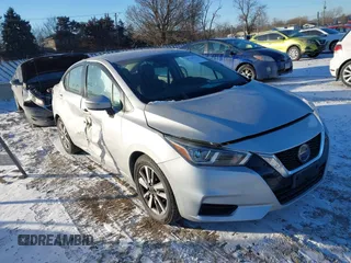 2020 Nissan Versa SV z VIN 3N1CN8EV2LL875107, wystawiony jako IAAI lot #41366103 z przebiegiem 103 450 mil mil oraz . Historia ofert i sprzedaży dostępna na DreamBid. Obrazek 1.