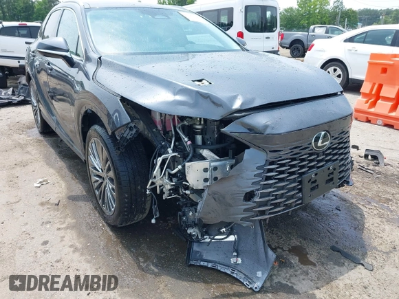 2024 Lexus RX 450h+ Luxury z VIN JTJCJMGA3R2017955, wystawiony jako IAAI lot #42395578 z przebiegiem 6 297 mil mil oraz . Historia ofert i sprzedaży dostępna na DreamBid. Obrazek 6.