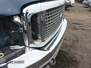 2002 Ford Excursion Limited с VIN 1FMNU43SX2EA77555, выставлен на аукционе IAAI как лот 41526308 с пробегом 274 040 миль миль и . История ставок и продаж доступна на DreamBid. Изображение 21.