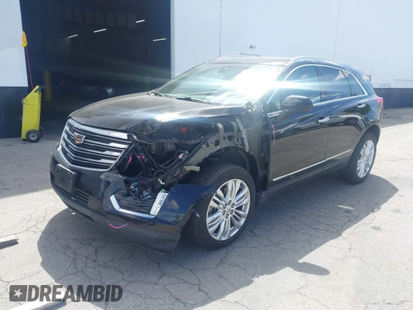 2019 Cadillac XT5 Premium Luxury FWD z VIN 1GYKNERS3KZ134635, wystawiony jako IAAI lot #41889843 z przebiegiem 56 044 mil mil oraz . Historia ofert i sprzedaży dostępna na DreamBid. Obrazek 2.