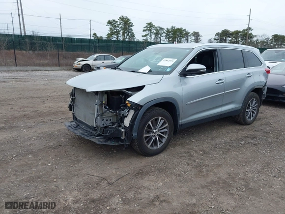 2019 Toyota Highlander SE with VIN 5TDJZRFH8KS727883, listed as a IAAI auction lot 41882956 with 56,043 mi miles. Bid and sale history available at carsss.com. Image 22.