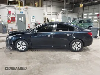 2014 Chevrolet Cruze LS z VIN 1G1PA5SH3E7473796, wystawiony jako IAAI lot #42191642 z przebiegiem 63 873 mil mil oraz . Historia ofert i sprzedaży dostępna na DreamBid. Obrazek 14.