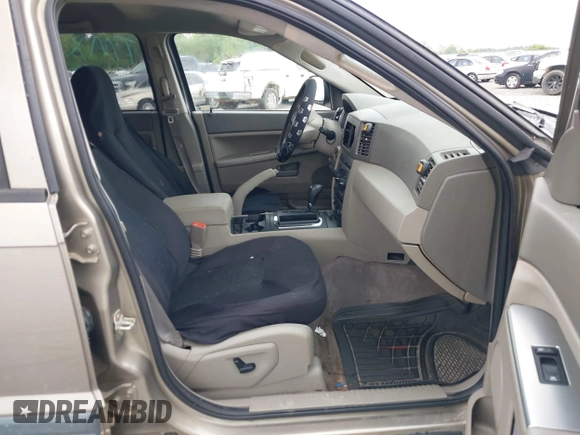 2006 Jeep Grand Cherokee Laredo with VIN 1J4HS48N56C111651, listed as a IAAI auction lot 42048777 with 224,866 mi miles. Bid and sale history available at carsss.com. Image 5.