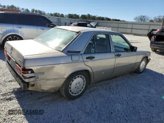 1990 Mercedes-Benz 190 z VIN WDBDA29D9LF688953, wystawiony jako Copart lot #46158085 z przebiegiem 158 923 mil mil oraz Nie do naprawy. Historia ofert i sprzedaży dostępna na DreamBid. Obrazek 3.