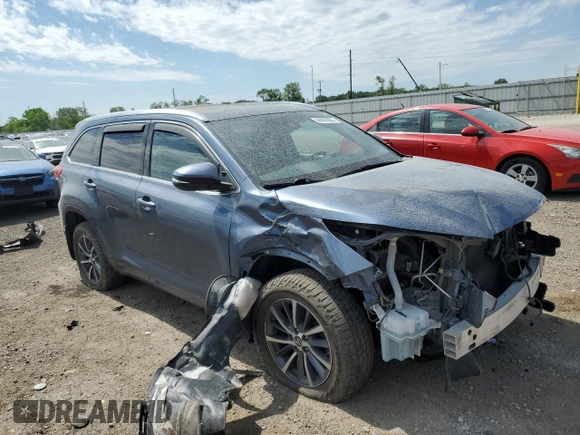 2017 Toyota Highlander XLE with VIN 5TDJZRFH5HS518593, listed as a Copart auction lot 56693565 with 97,686 mi miles and Salvage title. Bid and sale history available at DreamBid. Image 4.