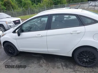 2019 Ford Fiesta SE z VIN 3FADP4BJ2KM143337, wystawiony jako IAAI lot #42179937 z przebiegiem 124 078 mil mil oraz . Historia ofert i sprzedaży dostępna na DreamBid. Obrazek 14.