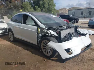 2018 Tesla Model X 75D with VIN 5YJXCBE26JF104667, listed as a IAAI auction lot 41901255 with 85,636 mi miles. Bid and sale history available at carsss.com. Image 1.