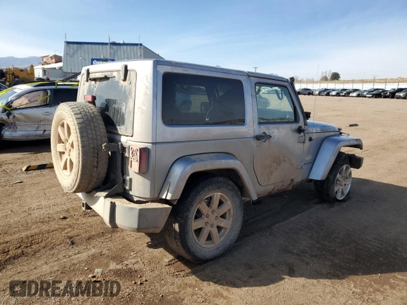 2015 Jeep Wrangler Sahara z VIN 1C4AJWBG5FL505084, wystawiony jako Copart lot #44361325 z przebiegiem 138 146 mil mil oraz Nie do naprawy • Non repairable. Historia ofert i sprzedaży dostępna na DreamBid. Obrazek 3.