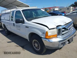 2001 Ford Super Duty F-250 XL with VIN 1FTNX20S11EA60775, listed as a IAAI auction lot 41631692 with 151,485 mi miles. Bid and sale history available at carsss.com. Image 1.