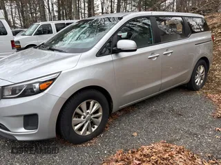 2017 Kia Sedona L with VIN KNDMA5C1XH6264738, listed as a Copart auction lot 50898905 with 151,513 mi miles and Clean Title. Bid and sale history available at carsss.com. Image 2.