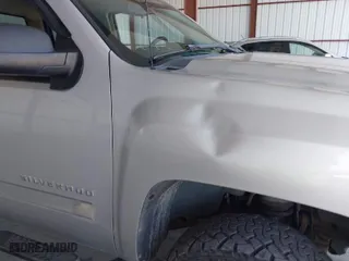 2010 Chevrolet Silverado 1500 LT with VIN 3GCRKSE31AG258718, listed as a IAAI auction lot 42061306 with 220,656 mi miles. Bid and sale history available at carsss.com. Image 17.