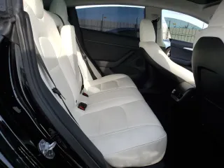 2023 Tesla Model 3 z VIN 5YJ3E1EA5PF695044, wystawiony jako Copart lot #45182665 z przebiegiem 21 104 mil mil oraz Szkoda całkowita • Salvage title. Historia ofert i sprzedaży dostępna na DreamBid. Obrazek 10.