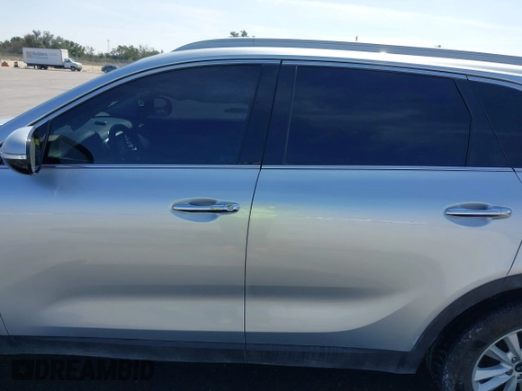 2019 Kia Sorento LX with VIN 5XYPG4A33KG533371, listed as a IAAI auction lot 41602096 with 122,231 mi miles. Bid and sale history available at carsss.com. Image 14.