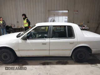 1994 Dodge Spirit z VIN 3B3AA46KXRT214299, wystawiony jako IAAI lot #41908262 z przebiegiem 72 619 mil mil oraz . Historia ofert i sprzedaży dostępna na DreamBid. Obrazek 14.