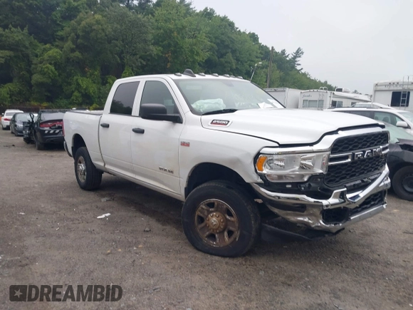 2022 Ram 2500 Tradesman with VIN 3C6UR5CJXNG110864, listed as a IAAI auction lot 40128020 with 55,561 mi miles. Bid and sale history available at carsss.com. Image 1.