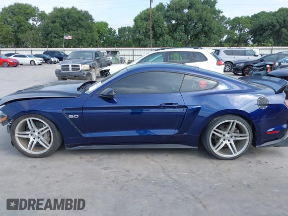 2018 Ford Mustang GT z VIN 1FA6P8CF7J5163016, wystawiony jako IAAI lot #42231330 z przebiegiem 55 810 mil mil oraz . Historia ofert i sprzedaży dostępna na DreamBid. Obrazek 15.