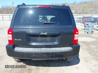2010 Jeep Patriot Sport z VIN 1J4NF2GB1AD593170, wystawiony jako IAAI lot #41908056 z przebiegiem 104 255 mil mil oraz . Historia ofert i sprzedaży dostępna na DreamBid. Obrazek 17.