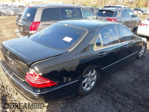 2004 Mercedes-Benz S-Class 5.0L with VIN WDBNG84J44A427425, listed as a IAAI auction lot 41851176 with 999,999 mi miles. Bid and sale history available at carsss.com. Image 4.
