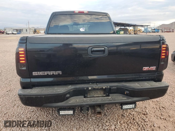 2006 GMC Sierra Denali z VIN 2GTEK63N661316610, wystawiony jako Copart lot #88360765 z przebiegiem 175 759 mil mil oraz Szkody całkowita. Historia ofert i sprzedaży dostępna na DreamBid. Obrazek 6.