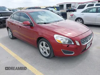 2012 Volvo S60 T5 with VIN YV1622FS2C2049910, listed as a IAAI auction lot 41862502 with 152,161 mi miles. Bid and sale history available at carsss.com. Image 1.