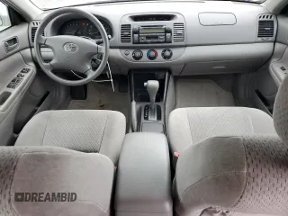2004 Toyota Camry LE z VIN 4T1BE32K34U919799, wystawiony jako Copart lot #56546535 z przebiegiem 75 033 mil mil oraz Szkoda całkowita • Salvage title. Historia ofert i sprzedaży dostępna na DreamBid. Obrazek 8.