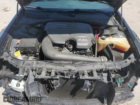 2018 Chrysler 300 S z VIN 2C3CCABG6JH222709, wystawiony jako Copart lot #52041445 z przebiegiem 145 578 mil mil oraz Szkoda całkowita • Salvage title. Historia ofert i sprzedaży dostępna na DreamBid. Obrazek 12.