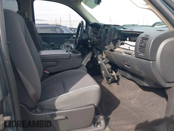 2009 Chevrolet Silverado 1500 LT with VIN 3GCEC23019G268472, listed as a IAAI auction lot 41663840 with 155,379 mi miles. Bid and sale history available at carsss.com. Image 5.