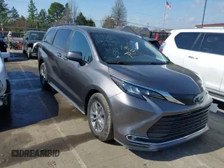 2024 Toyota Sienna XLE z VIN 5TDYRKEC1RS190859, wystawiony jako IAAI lot #41851312 z przebiegiem 43 858 mil mil oraz . Historia ofert i sprzedaży dostępna na DreamBid. Obrazek 1.