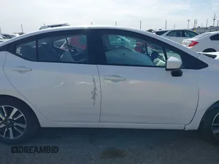 2022 Nissan Versa SV z VIN 3N1CN8EV4NL839437, wystawiony jako IAAI lot #42020629 z przebiegiem 46 138 mil mil oraz . Historia ofert i sprzedaży dostępna na DreamBid. Obrazek 14.