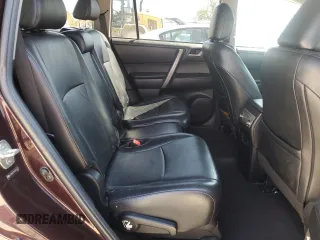 2011 Toyota Highlander z VIN 5TDBK3EH5BS074730, wystawiony jako Copart lot #56496965 z przebiegiem 133 214 mil mil oraz Czysty tytuł • Clean title. Historia ofert i sprzedaży dostępna na DreamBid. Obrazek 11.