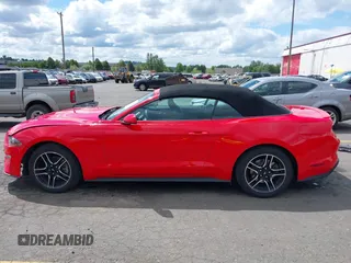 2022 Ford Mustang EcoBoost z VIN 1FATP8UH2N5124679, wystawiony jako IAAI lot #42271957 z przebiegiem 44 470 mil mil oraz . Historia ofert i sprzedaży dostępna na DreamBid. Obrazek 15.
