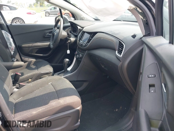 2022 Chevrolet Trax LS with VIN KL7CJNSM8NB550157, listed as a IAAI auction lot 39952108 with 17,287 mi miles. Bid and sale history available at carsss.com. Image 5.