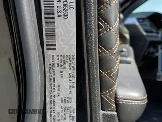 2023 Jeep Grand Cherokee Summit Reserve z VIN 1C4RJYE62PC652630, wystawiony jako Copart lot #55110525 z przebiegiem 21 186 mil mil oraz Szkoda całkowita • Salvage title. Historia ofert i sprzedaży dostępna na DreamBid. Obrazek 14.