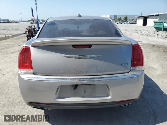 2017 Chrysler 300 Limited z VIN 2C3CCAAG7HH662028, wystawiony jako Copart lot #54516445 z przebiegiem 120 282 mil mil oraz Szkoda całkowita • Salvage title. Historia ofert i sprzedaży dostępna na DreamBid. Obrazek 6.