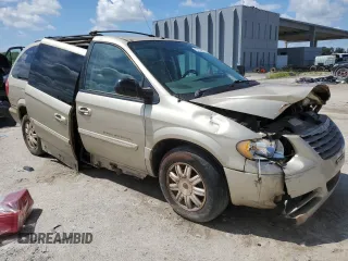 2006 Chrysler Town & Country LWB Touring with VIN 2A8GP54LX6R916753, listed as a Copart auction lot 84253744 with 204,621 mi miles and Non Repairable. Bid and sale history available at carsss.com. Image 4.