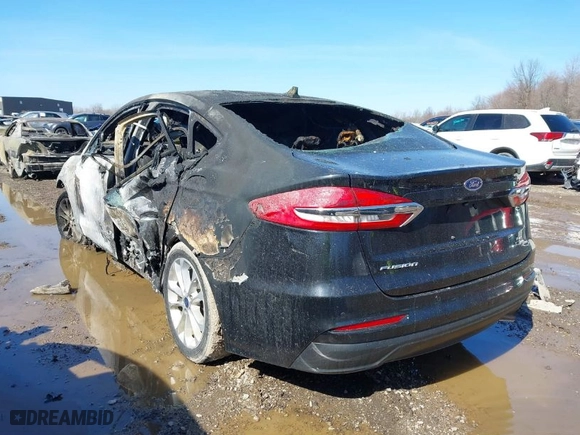 2020 Ford Fusion SE with VIN 3FA6P0HD7LR107196, listed as a IAAI auction lot 41664717 with 118,011 mi miles. Bid and sale history available at carsss.com. Image 3.