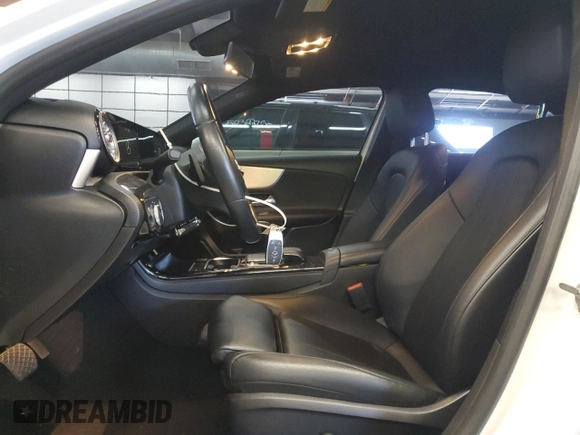 2019 Mercedes-Benz A 220 z VIN WDD3G4FBXKW035563, wystawiony jako Copart lot #57458165 z przebiegiem 79 263 mil mil oraz Czysty tytuł • Clean title. Historia ofert i sprzedaży dostępna na DreamBid. Obrazek 7.